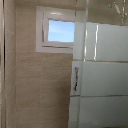 Deux Personnes Avec Salle De Bain Privative