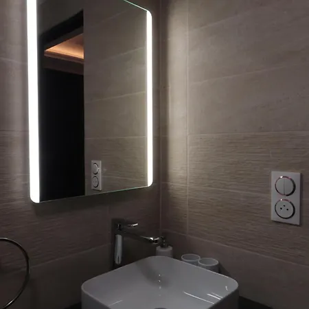 Deux Personnes Avec Salle De Bain Privative